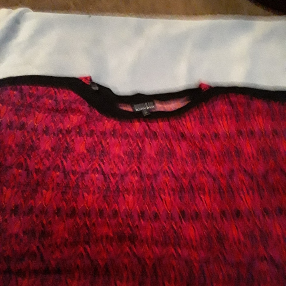 Top - Picture 2 of 2